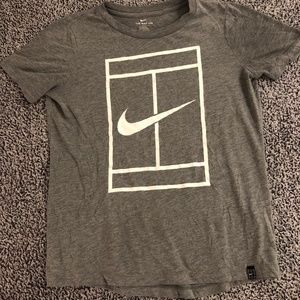 Nike tennis court tee size small